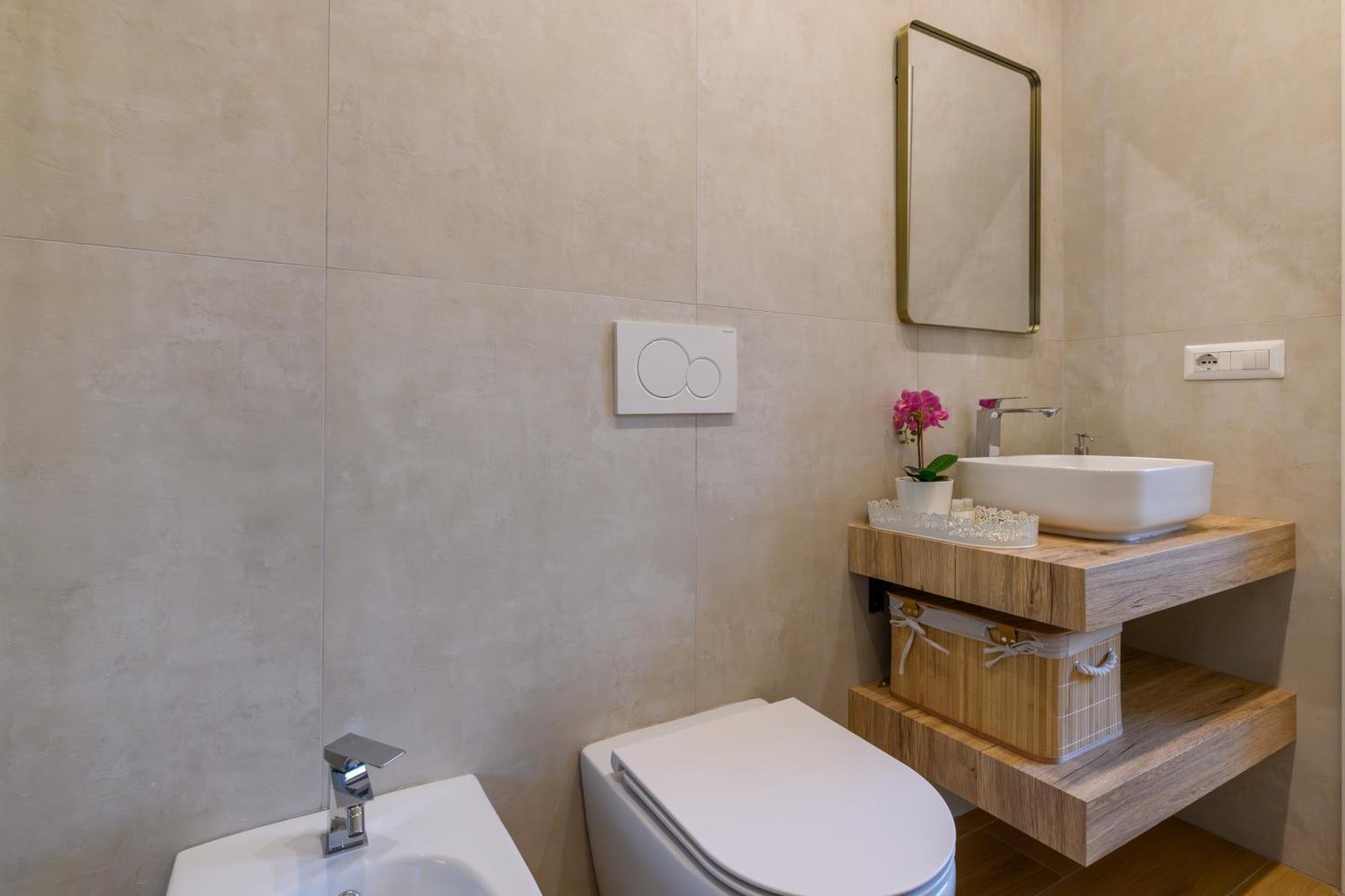 Romanamente Apartment *